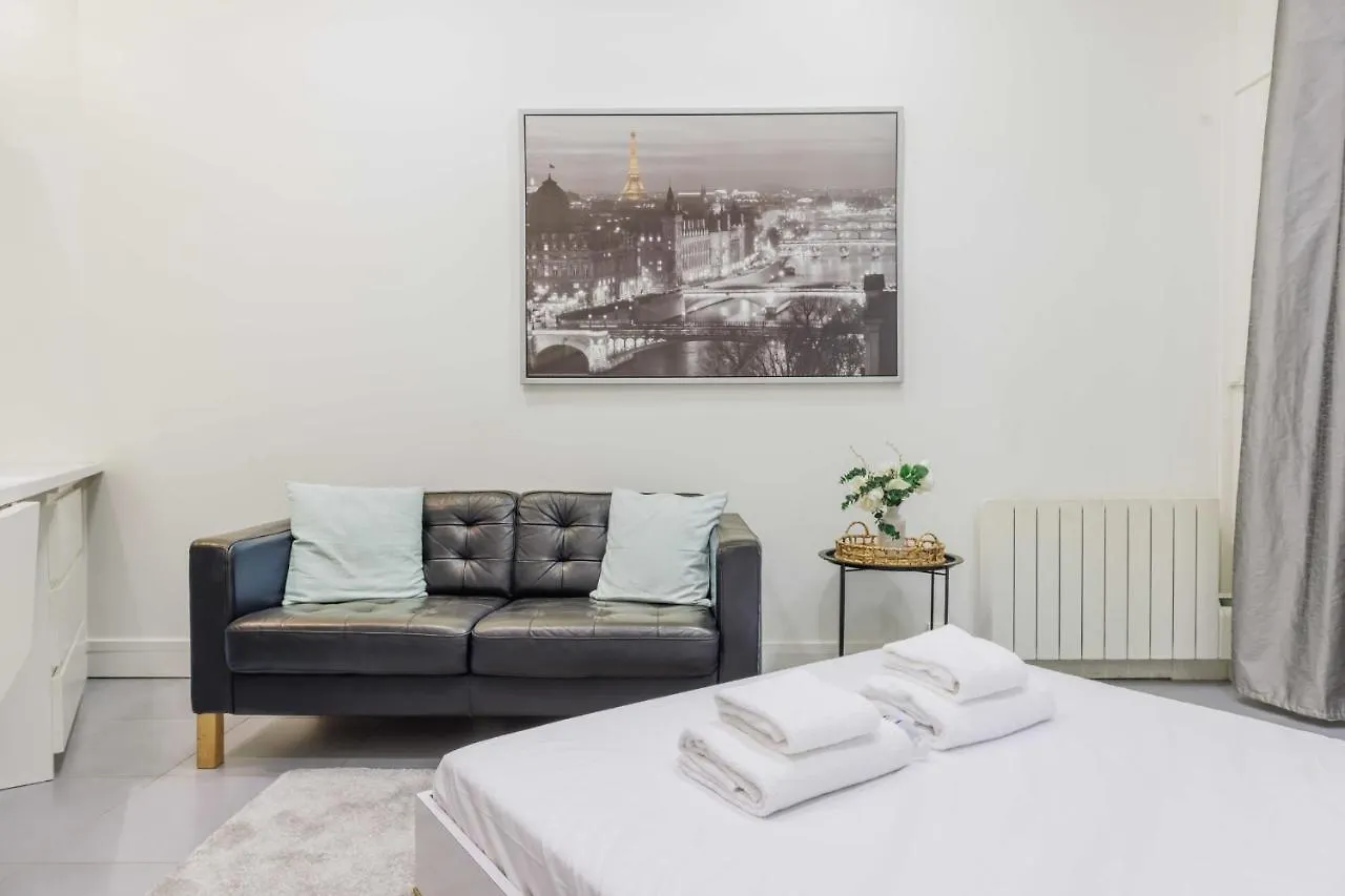 Apartament Cozy Studio In The Heart Of Paris - Odeonluxembourg 0*,  Francja